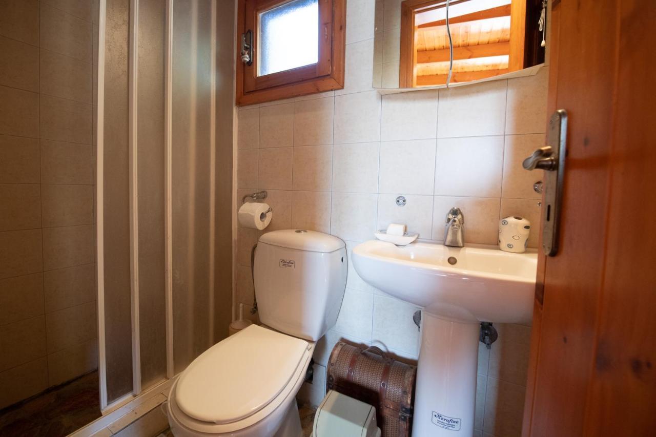 Aliki Guest House Айгио Екстериор снимка